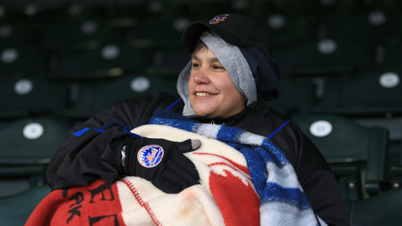 Illustration for article titled Last Call: What do you eat at a miserably cold baseball game?